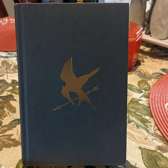 Hunger Games Book Set 1 2 3 4 Book Hardcover Fiction - Picture 8 of 17